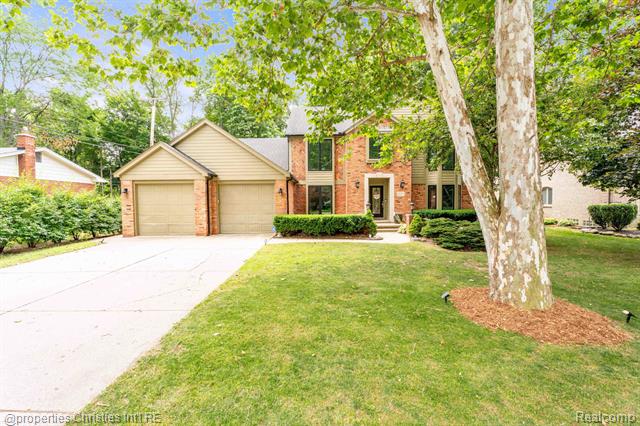 front view picture of 16070 Timberview, Clinton Township, MI. 48036