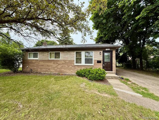 front view picture of 11859 Fairview Dr, Sterling Heights, MI. 48312