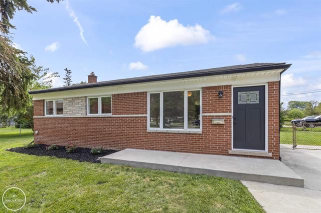 front view picture of 11947 Fairview Dr, Sterling Heights, MI. 48312