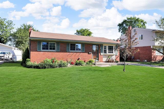 front view picture of 13019 Whitfield Dr, Sterling Heights, MI. 48312