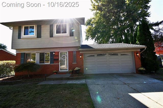 front view picture of 12816 Kinlock Dr, Sterling Heights, MI. 48312