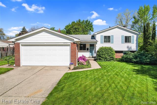 front view picture of 38743 Arcola Dr, Sterling Heights, MI. 48312