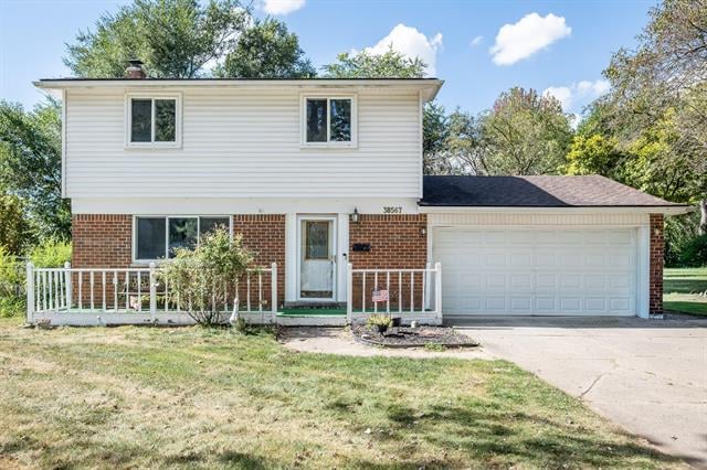 front view picture of 38567 Trafalgar Way, Sterling Heights, MI. 48312