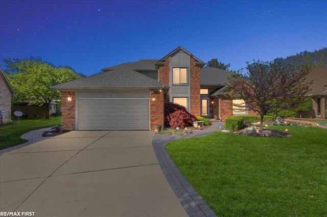 front view picture of 14963 Park View Cour, Sterling Heights, MI. 48313