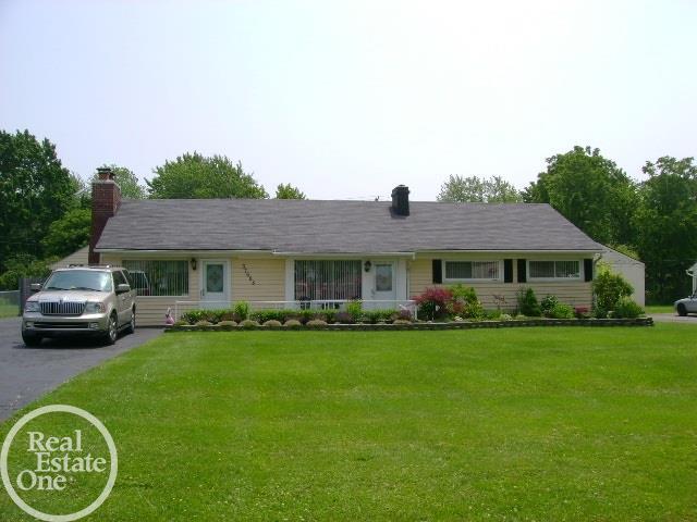 front view picture of 37688 Groesbeck, Clinton Township, MI. 48036