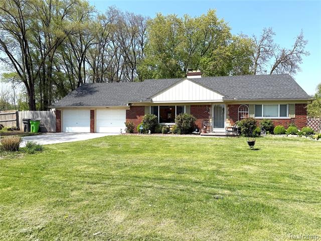 front view picture of 22985 Iroquois, Clinton Township, MI. 48036