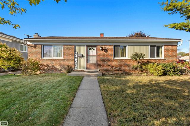 front view picture of 11981 Sorrento Blvd, Sterling Heights, MI. 48312