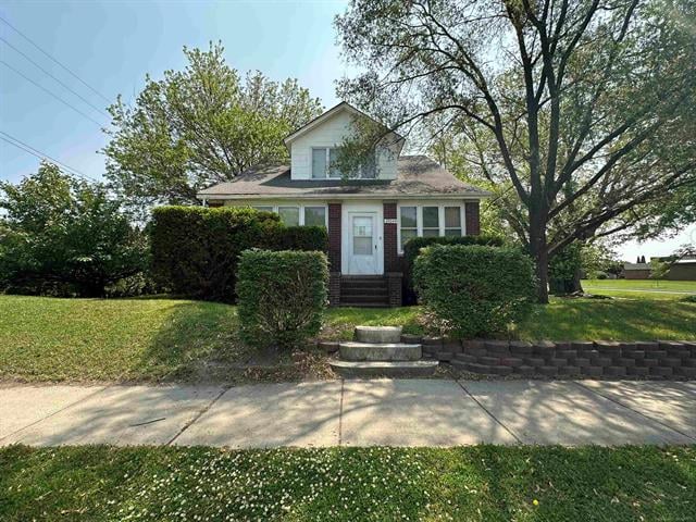 front view picture of 39044 Dodge Park Rd, Sterling Heights, MI. 48313