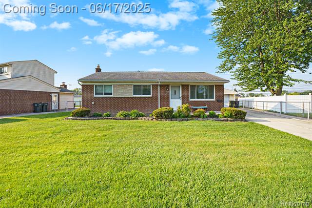 front view picture of 12818 Pomona Dr, Sterling Heights, MI. 48312