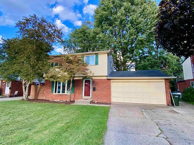 front view picture of 38252 Tottenham Road, Sterling Heights, MI. 48312