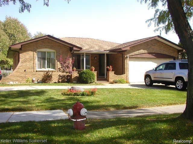front view picture of 2952 Sylvan Dr, Sterling Heights, MI. 48310