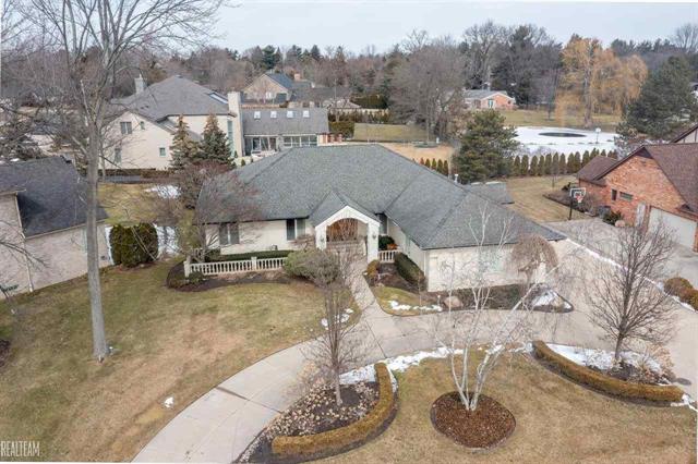 front view picture of 17755 Gardenia Ln, Clinton Township, MI. 48036