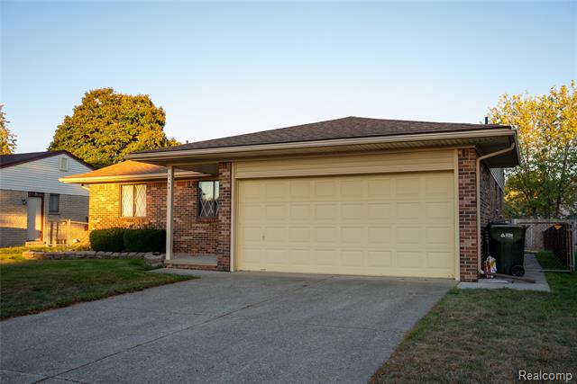 front view picture of 39198 Faith Dr, Sterling Heights, MI. 48310