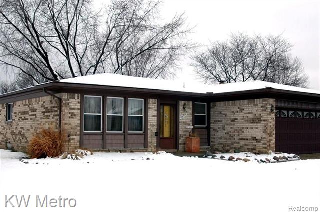 front view picture of 39375 Owendale Dr, Sterling Heights, MI. 48310