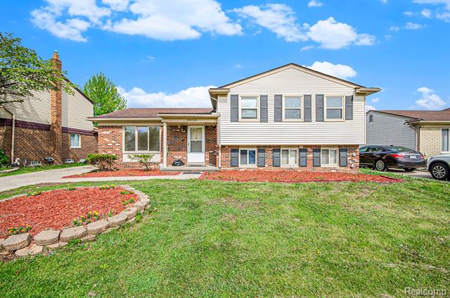front view picture of 39126 Byers Dr, Sterling Heights, MI. 48310