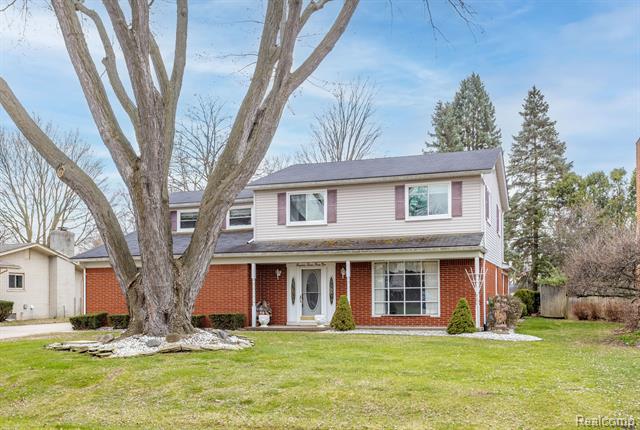 front view picture of 18742 Thomasine, Clinton Township, MI. 48036