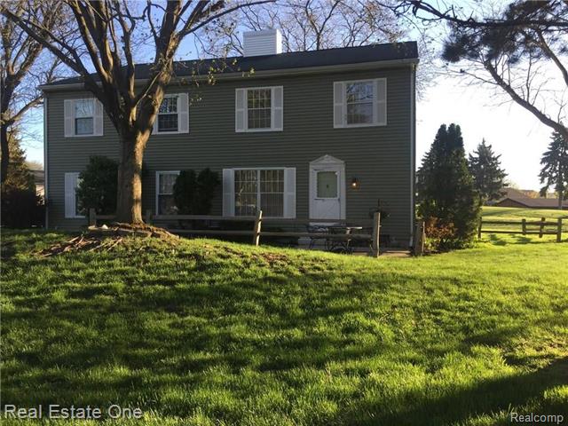 front view picture of 38532 Harbor Ln, Clinton Township, MI. 48038