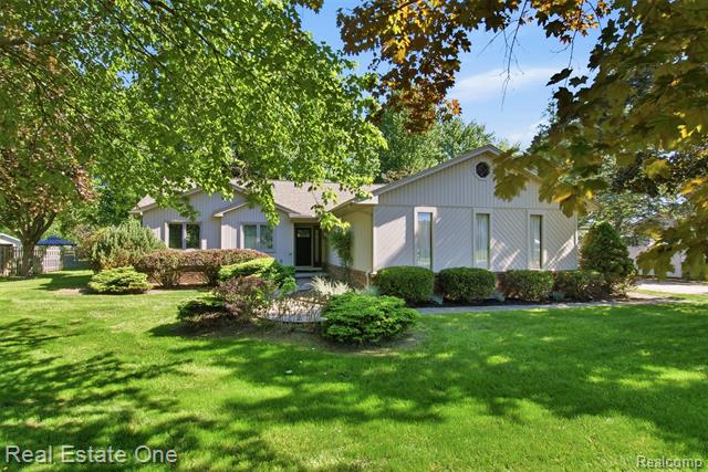 front view picture of 4425 Gardner St, Sterling Heights, MI. 48310