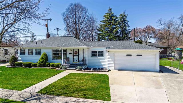 front view picture of 1310 Warrington St, Mount Clemens, MI. 48043