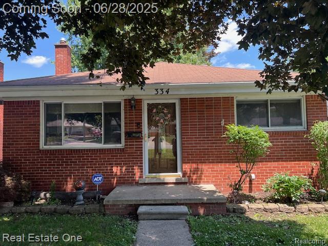front view picture of 334 Harrington Blvd, Mount Clemens, MI. 48043