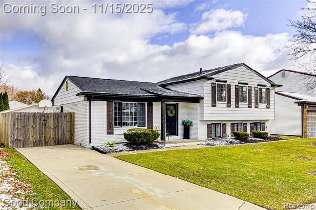 front view picture of 40038 Eagle Dr, Sterling Heights, MI. 48310