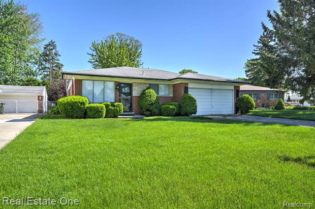 front view picture of 11837 Meteor Dr, Sterling Heights, MI. 48313