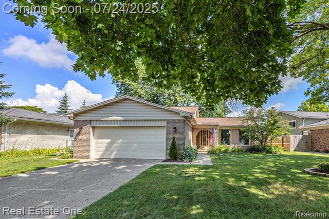 front view picture of 3307 Du Pon Dr, Sterling Heights, MI. 48310
