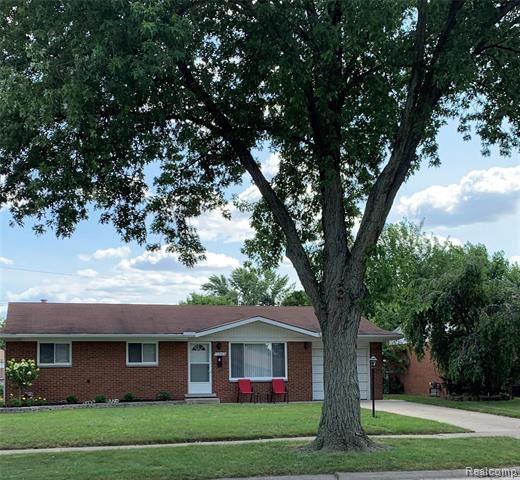 front view picture of 11268 Plumridge Blvd, Sterling Heights, MI. 48313