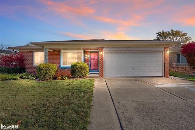 front view picture of 39252 Della Rosa Dr, Sterling Heights, MI. 48313