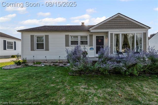 front view picture of 1410 Hampton Rd, Mount Clemens, MI. 48043