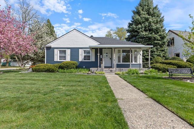 front view picture of 1299 Warrington St, Mount Clemens, MI. 48043
