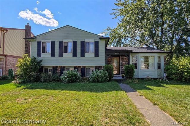 front view picture of 5118 Fredrick Dr, Sterling Heights, MI. 48310