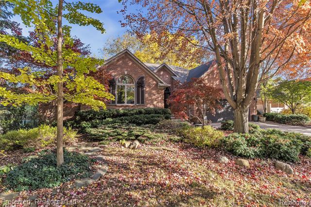 front view picture of 39346 Zofia Ave, Sterling Heights, MI. 48313