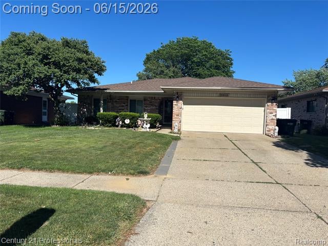 front view picture of 39548 Pinebrook Dr, Sterling Heights, MI. 48310