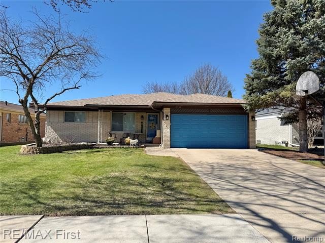 front view picture of 39641 Edgemont Dr, Sterling Heights, MI. 48310