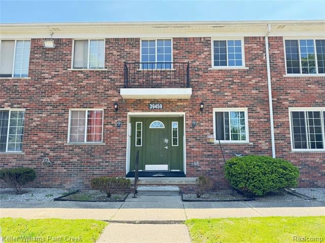 front view picture of 39459 Van Dyke Ave, Sterling Heights, MI. 48313