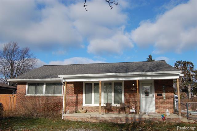 front view picture of 886 N Esplanade St, Mount Clemens, MI. 48043