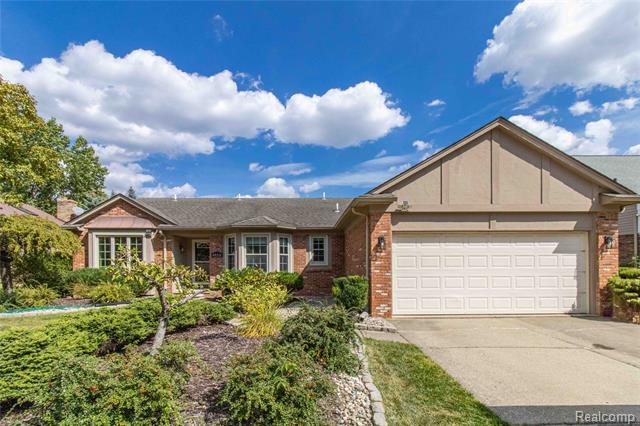 front view picture of 40216 Denbigh Dr, Sterling Heights, MI. 48310