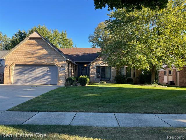 front view picture of 39858 Wilmette Dr, Sterling Heights, MI. 48313