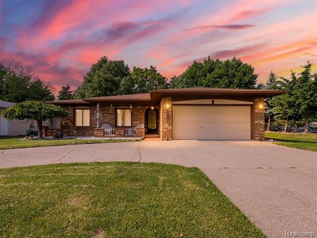 front view picture of 3849 Barg Dr, Sterling Heights, MI. 48310