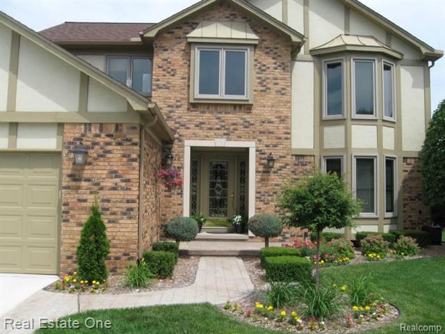 front view picture of 39344 Lorien Dr, Sterling Heights, MI. 48313