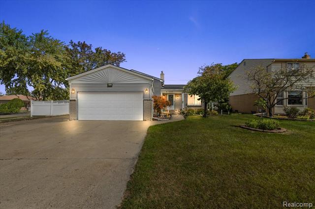 front view picture of 40058 Fraser Dr, Sterling Heights, MI. 48310