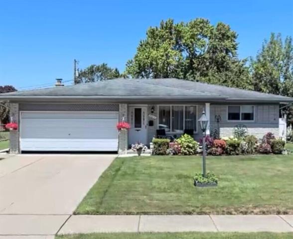 front view picture of 8627 Independence Dr, Sterling Heights, MI. 48313