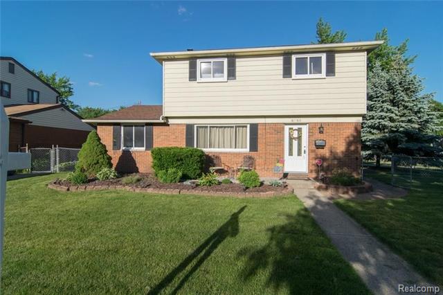 front view picture of 8799 Lozen Dr, Sterling Heights, MI. 48313