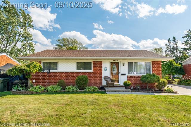 front view picture of 11632 Dart Dr, Sterling Heights, MI. 48313