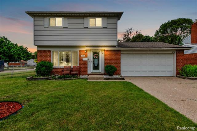 front view picture of 8798 Lozen Dr, Sterling Heights, MI. 48313