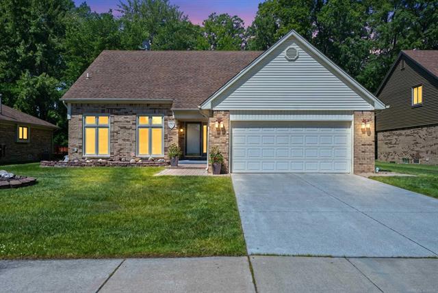 front view picture of 40219 Denbigh Dr, Sterling Heights, MI. 48310