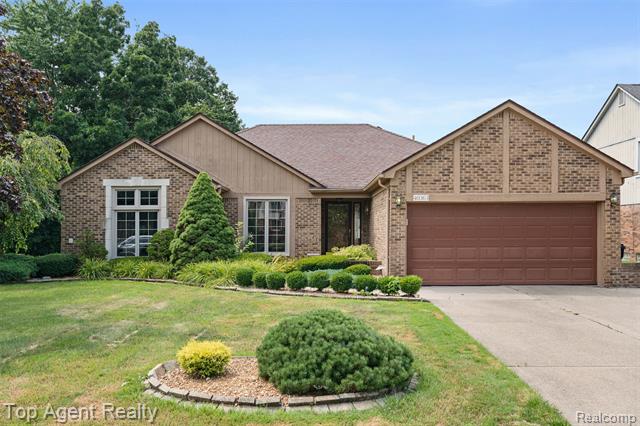 front view picture of 40363 Denbigh Dr, Sterling Heights, MI. 48310