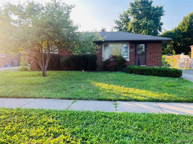 front view picture of 40351 Walter Dr, Sterling Heights, MI. 48310