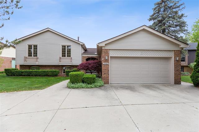 front view picture of 39463 Baroque, Clinton Township, MI. 48038